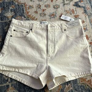 NWT ABERCROMBIE THE MOM SHORT - 14/32